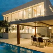 Villa mit Pool und Terrasse - Immobilienkauf Marktwende