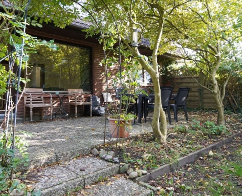 Ihre Wohnung hat eine wundervoll große Terrasse mit Magnolien...