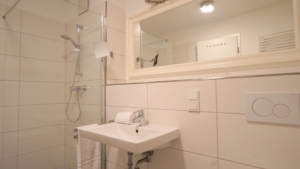 Ebenerdige Walk-in Dusche...