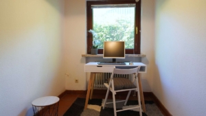 Auch an einem Arbeitszimmer fehlt es nicht
