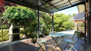 ...überdachten Teil der Terrasse