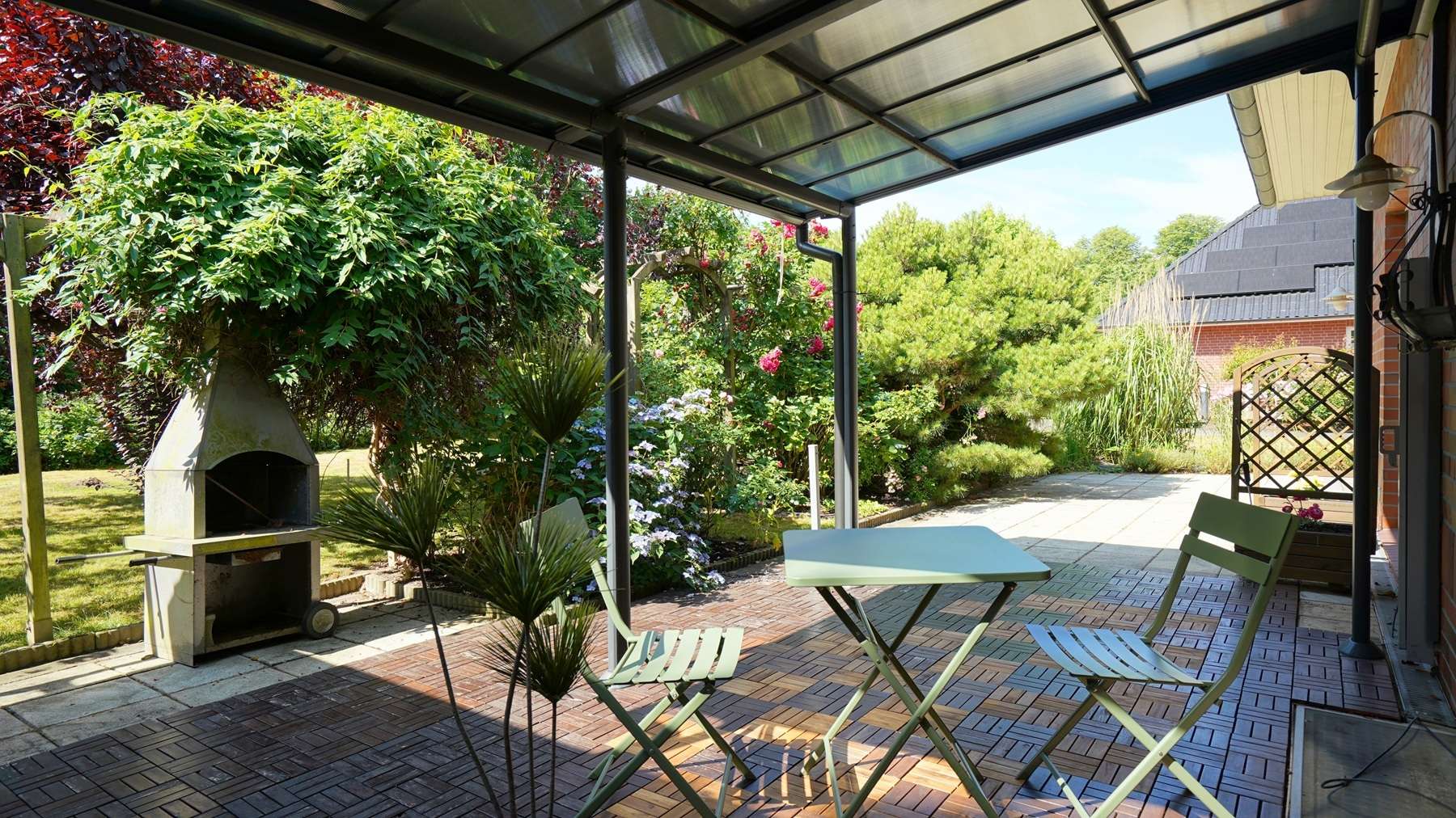 ...überdachten Teil der Terrasse