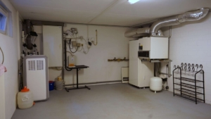 ...die Heizungsanlage und den Stromspeicher