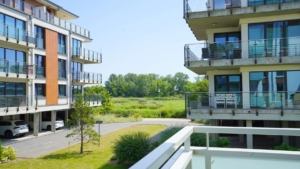 ...und seitlich auf das Biotop