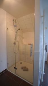 ...und bodentiefer Dusche