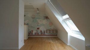 ...und ein größeres Zimmer befindet