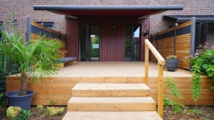 ...auf die neu angelegte Terrasse....