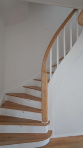 Auch das Treppenhaus wurde mit Liebe zum Detail aufgearbeitet.