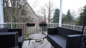 ...auf ihren großzügigen Balkon