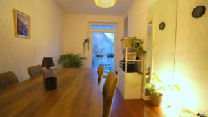 Vom Esszimmer gelangen Sie...