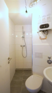 ...ein modernisiertes Duschbad