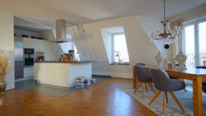 ...mit offener Küche...
