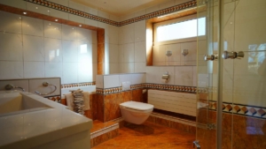 ...und Vollbad im Erdgeschoss