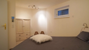 ...mit Schlafmöglichkeit,...