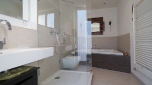 ...Masterbad ensuite