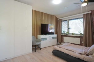 ...und zu einem etwas kleineren Zimmer ca. 15m².