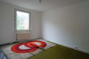 ...ein Ankleide-/Arbeitszimmer
