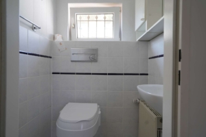 ...befindet sich das Gäste WC