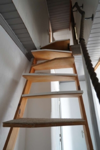 Über eine Raumspartreppe gelangen Sie...